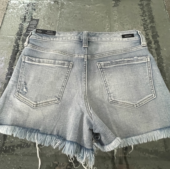 Nwt Liverpool Los Angeles Eco Denim Shorts In Rochester Blue Size 4/27 - Picture 2 of 5